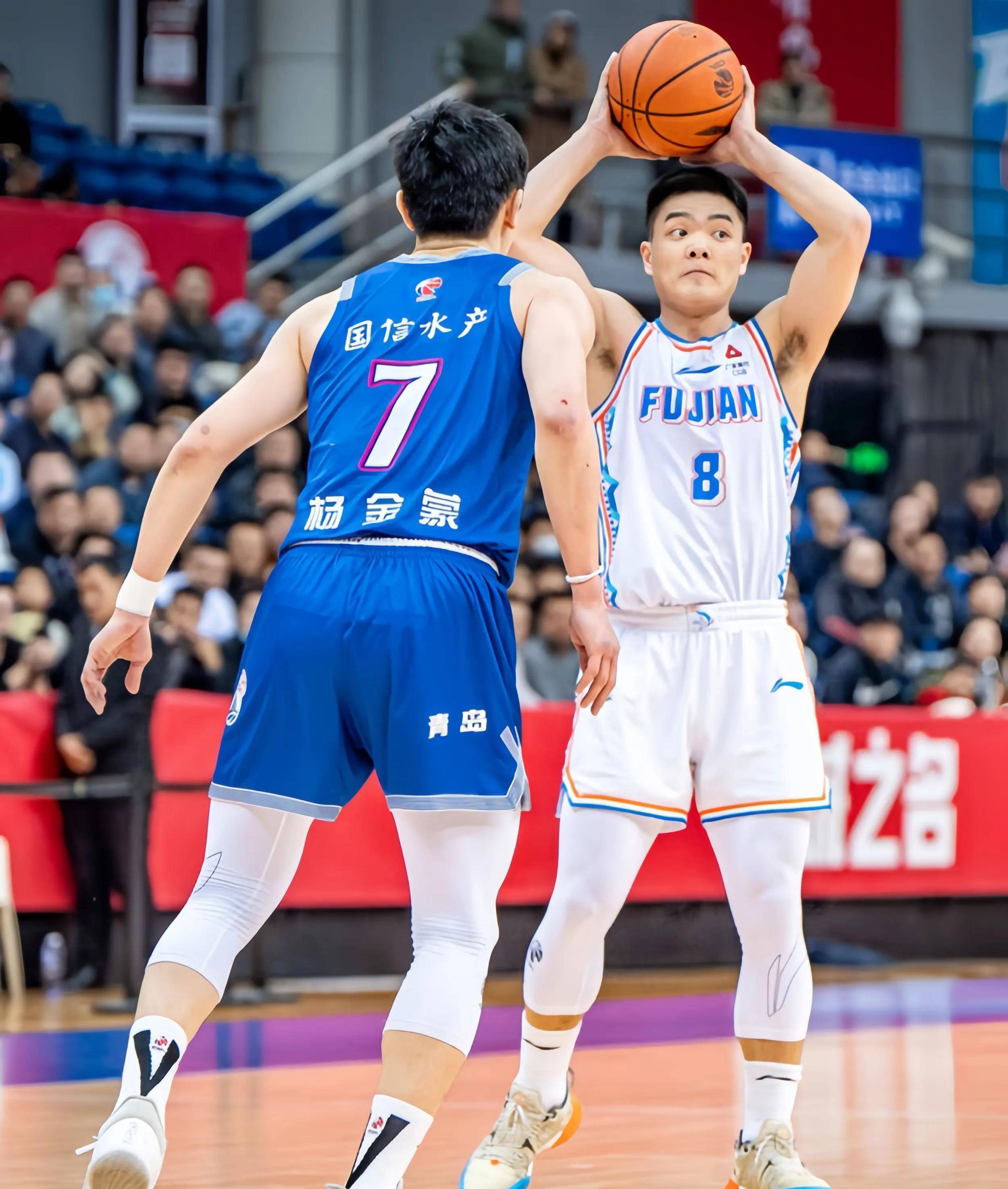 冲刺阶段体能课后；底特律活塞遗憾出局备战CBA常规赛；悬念犹存；赛程密集仍需轮换的简单介绍